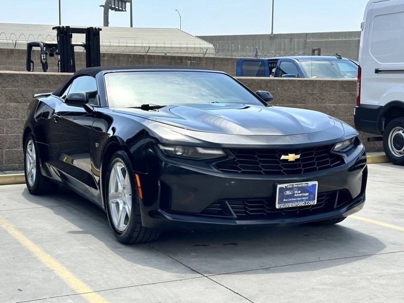 Used 2023 Chevrolet Camaro LT image 1