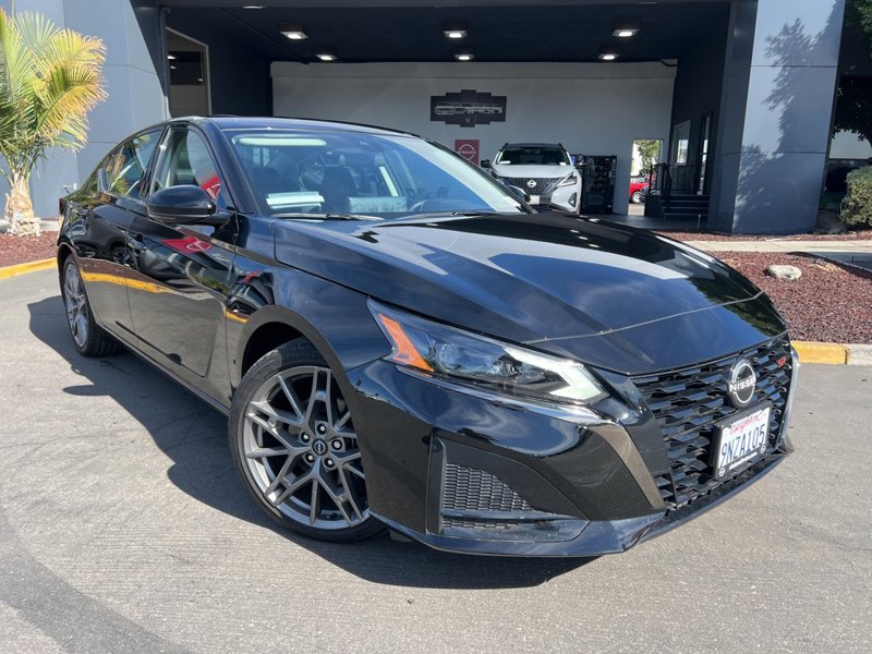 Certified 2023 Nissan Altima 2.0 SR image 1