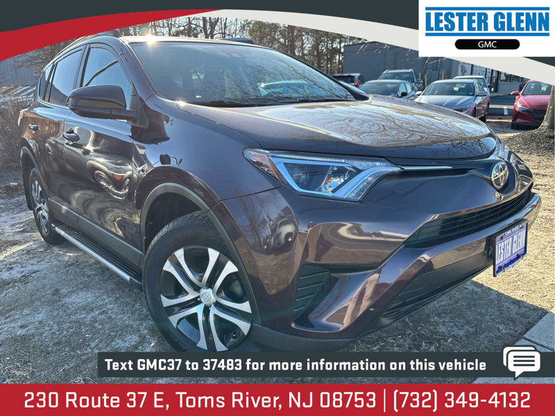Used 2018 Toyota RAV4 LE image 1