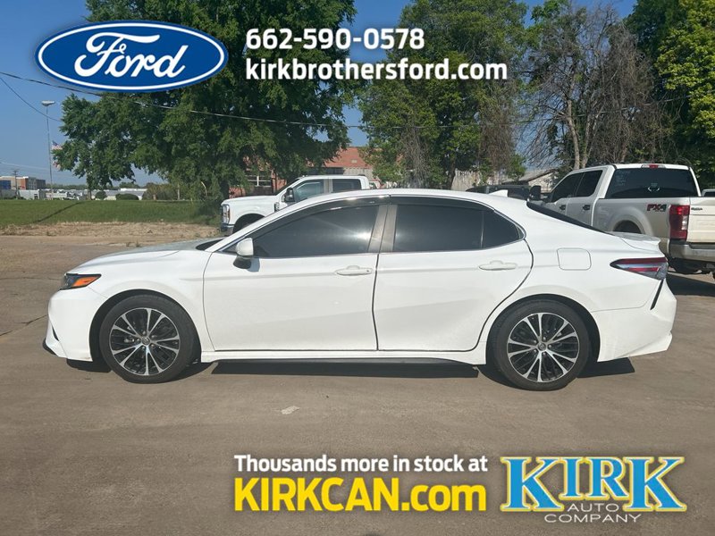 Used 2019 Toyota Camry SE image 1