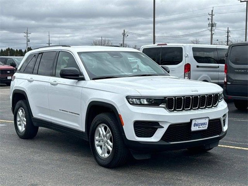 Certified 2023 Jeep Grand Cherokee Laredo image 1