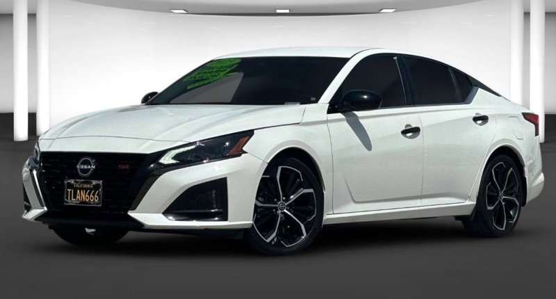 Used 2023 Nissan Altima 2.5 SR image 1