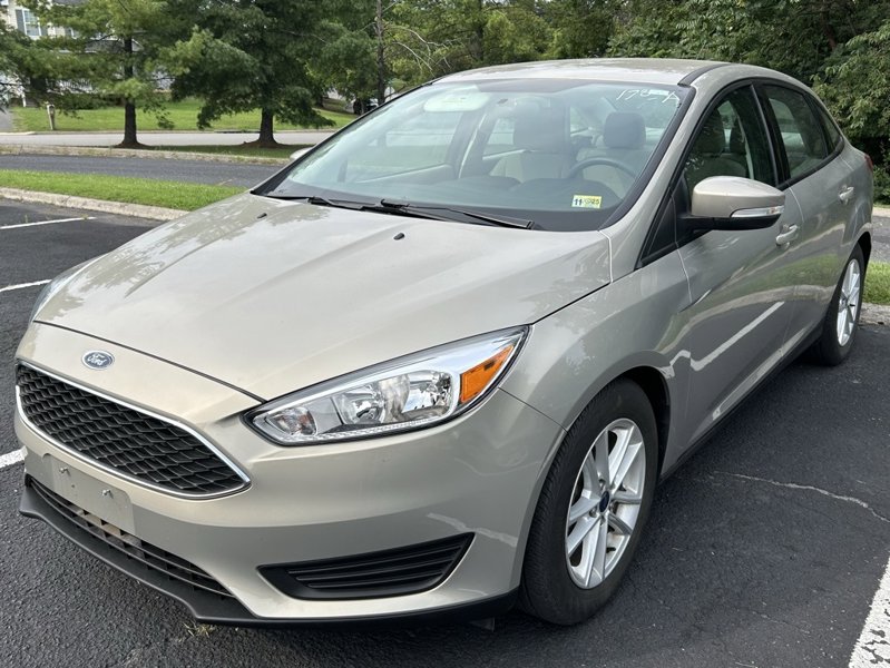 Used 2016 Ford Focus SE image 1