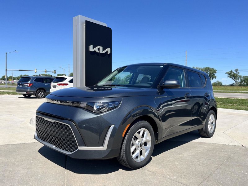 Used 2023 Kia Soul LX w/ LX Technology Package image 1