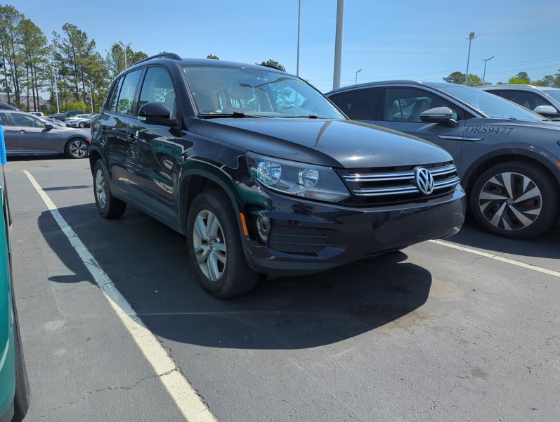 Used 2017 Volkswagen Tiguan S image 1