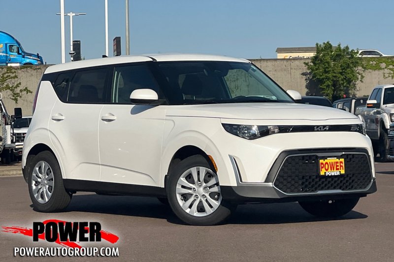 Certified 2025 Kia Soul LX image 1