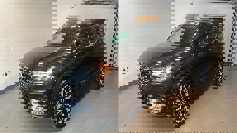 Certified 2025 Volvo XC40 B5 Plus image 1