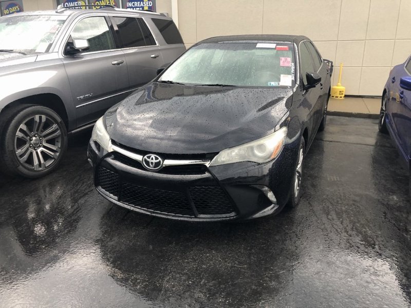 Used 2015 Toyota Camry SE image 1
