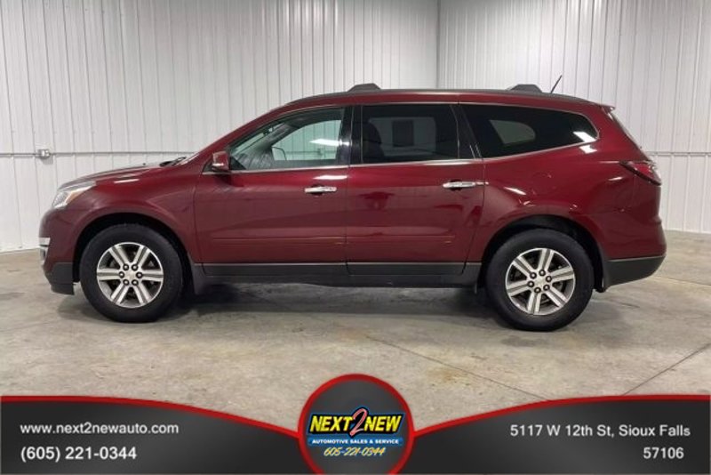 Used 2016 Chevrolet Traverse LT image 1