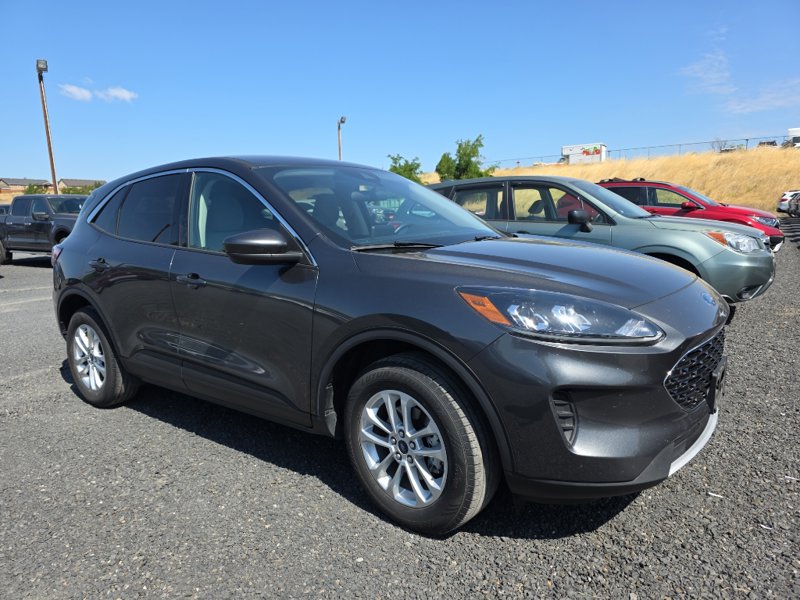 Used 2020 Ford Escape SE image 1