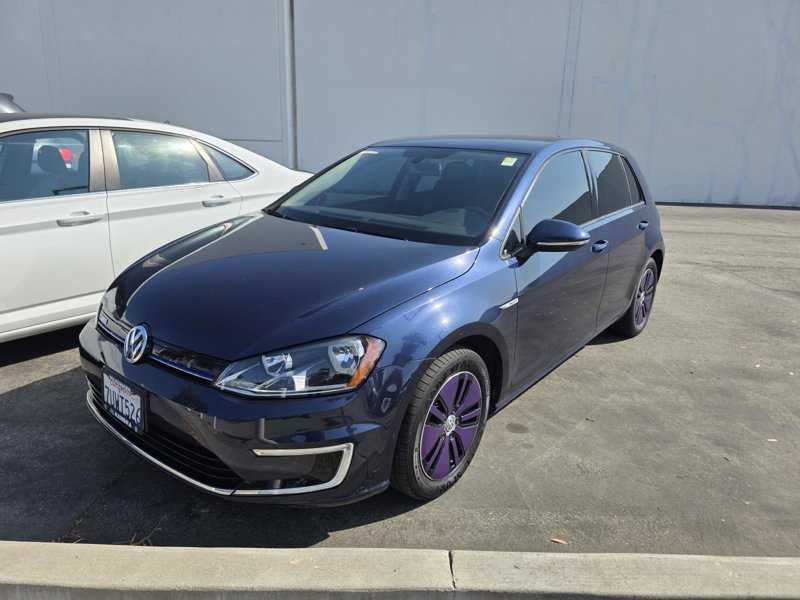 Used 2016 Volkswagen e-Golf SE w/ DC Fast Charging Package image 1