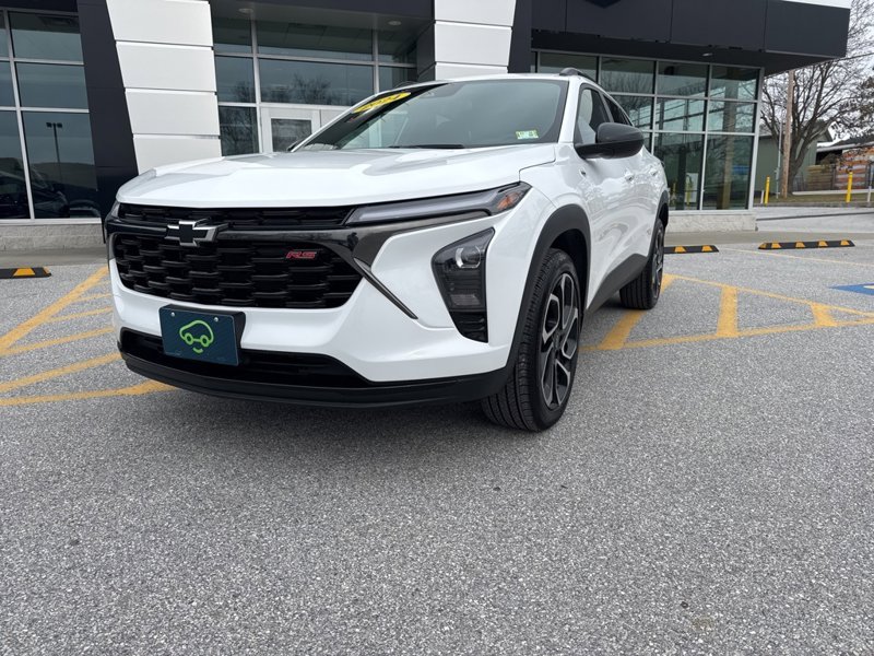 Certified 2024 Chevrolet Trax RS w/ Driver Confidence Package image 1