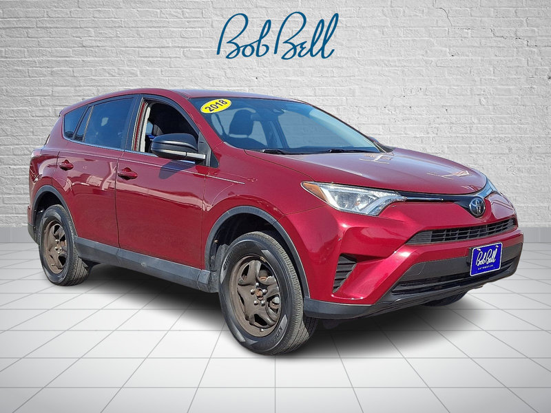 Used 2018 Toyota RAV4 LE image 1