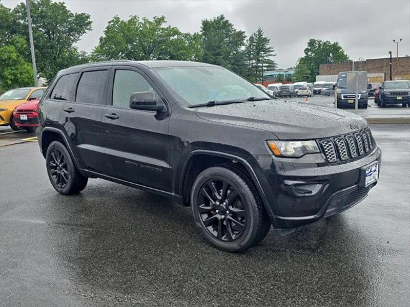 Certified 2017 Jeep Grand Cherokee Altitude image 1