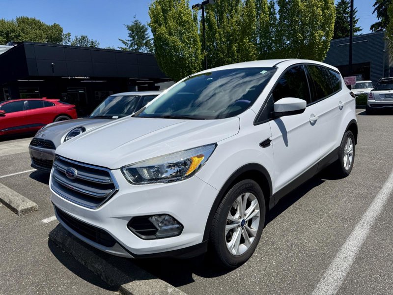 Used 2017 Ford Escape SE image 1