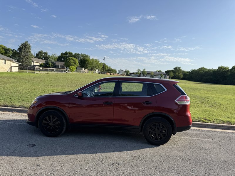 Used 2016 Nissan Rogue S image 1