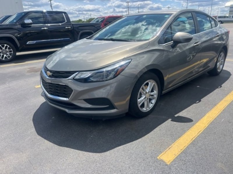 Used 2017 Chevrolet Cruze LT w/ Convenience Package image 1