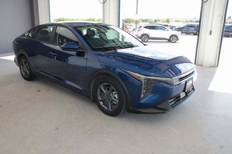 Certified 2025 Kia K4 image 1