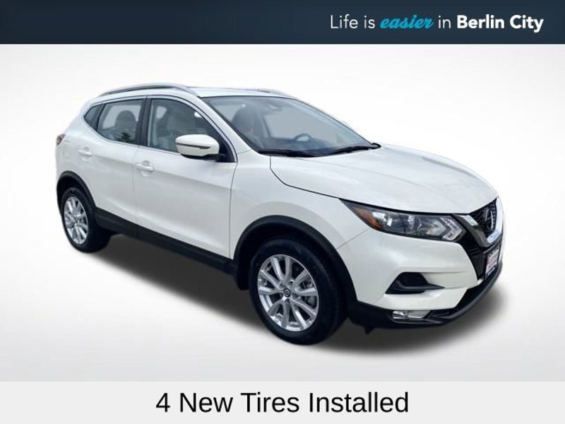 Certified 2022 Nissan Rogue Sport SV image 1