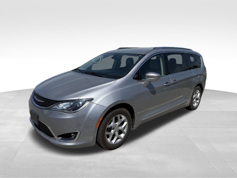 Used 2019 Chrysler Pacifica Touring-L Plus w/ Tire & Wheel Group image 1