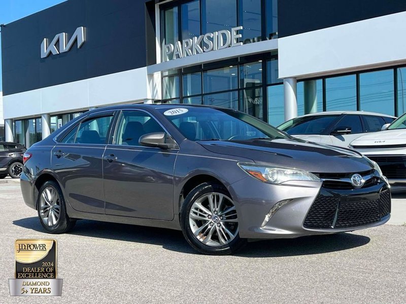 Used 2015 Toyota Camry SE image 1