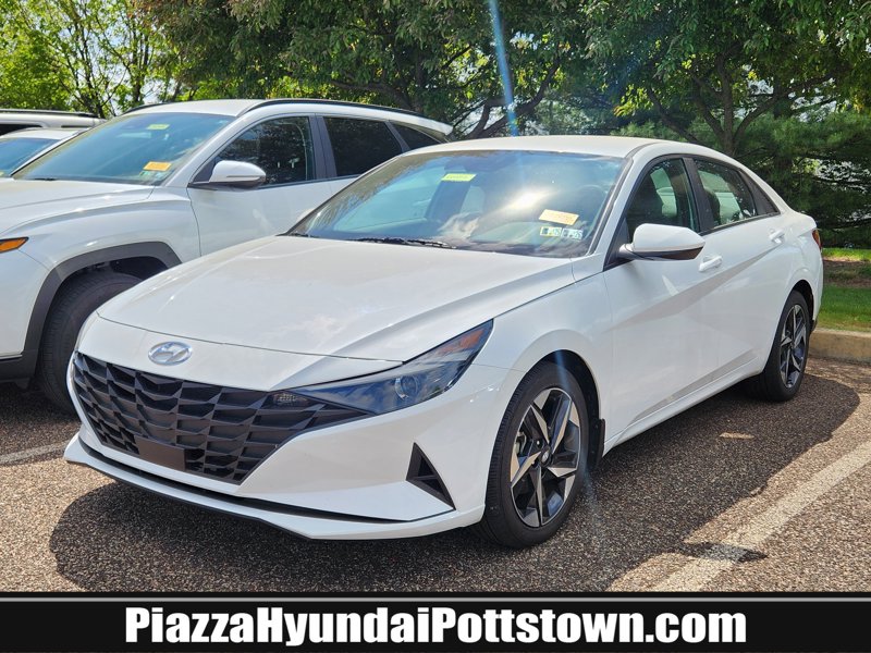 Used 2023 Hyundai Elantra SEL w/ Convenience Package image 1
