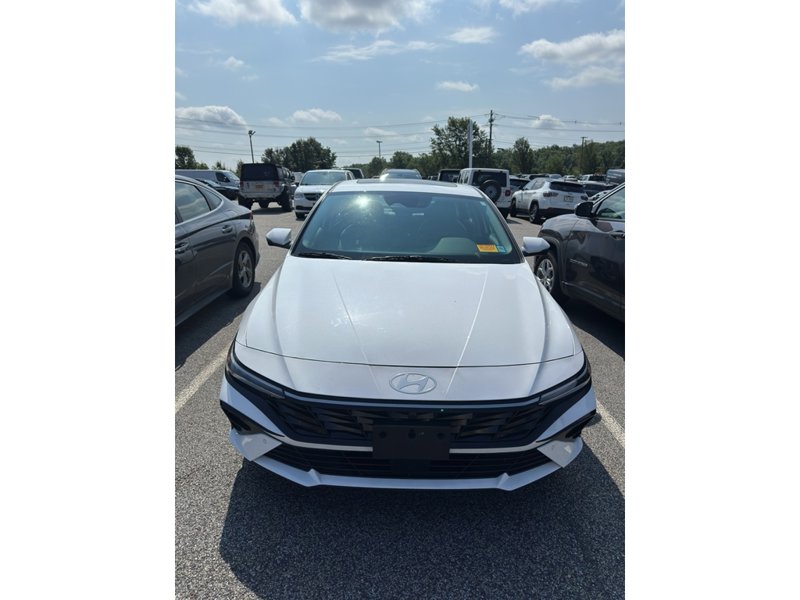 Certified 2024 Hyundai Elantra Limited image 1