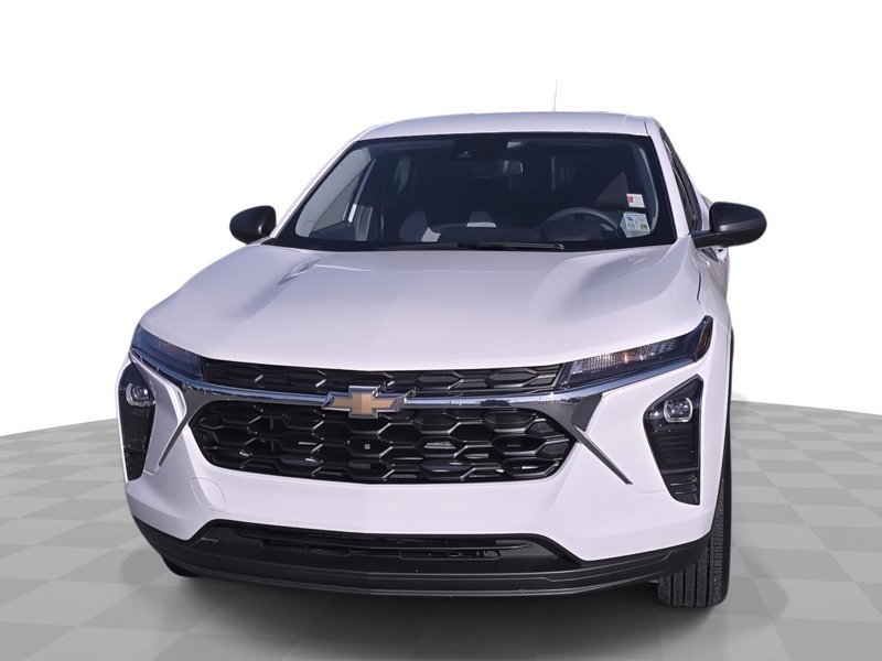 Certified 2025 Chevrolet Trax LS image 1