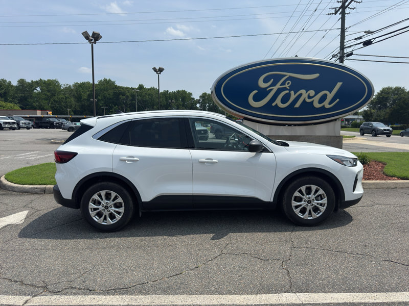 Used 2023 Ford Escape Active image 1