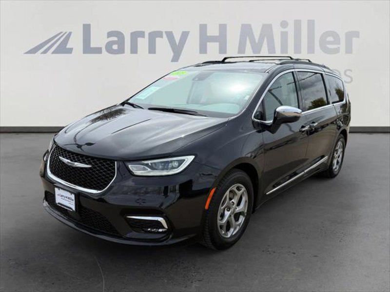Certified 2023 Chrysler Pacifica Limited image 1