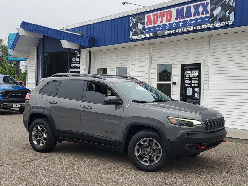 Used 2019 Jeep Cherokee Trailhawk w/ Cold Weather Group image 1