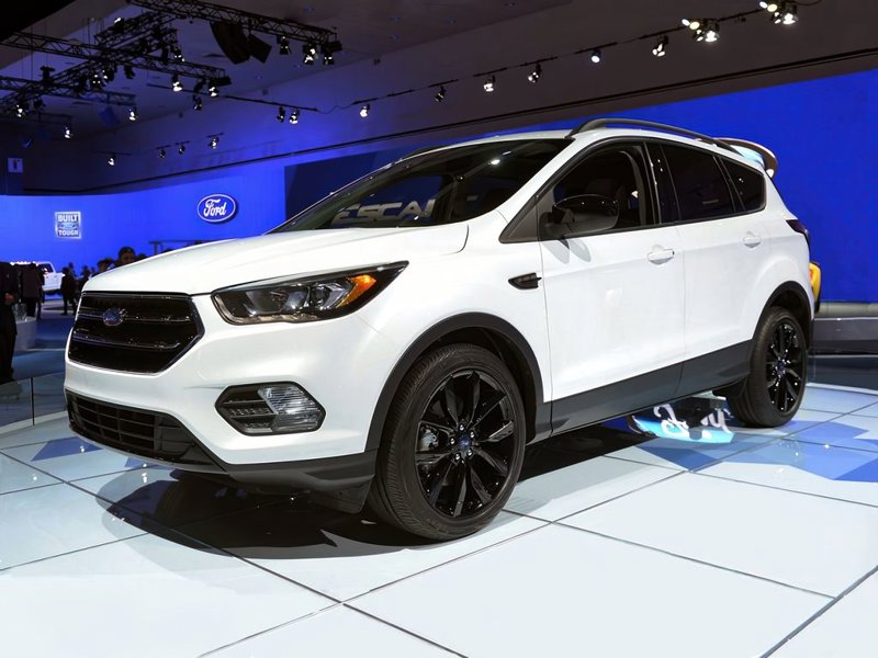 Used 2017 Ford Escape SE w/ Equipment Group 201A image 1