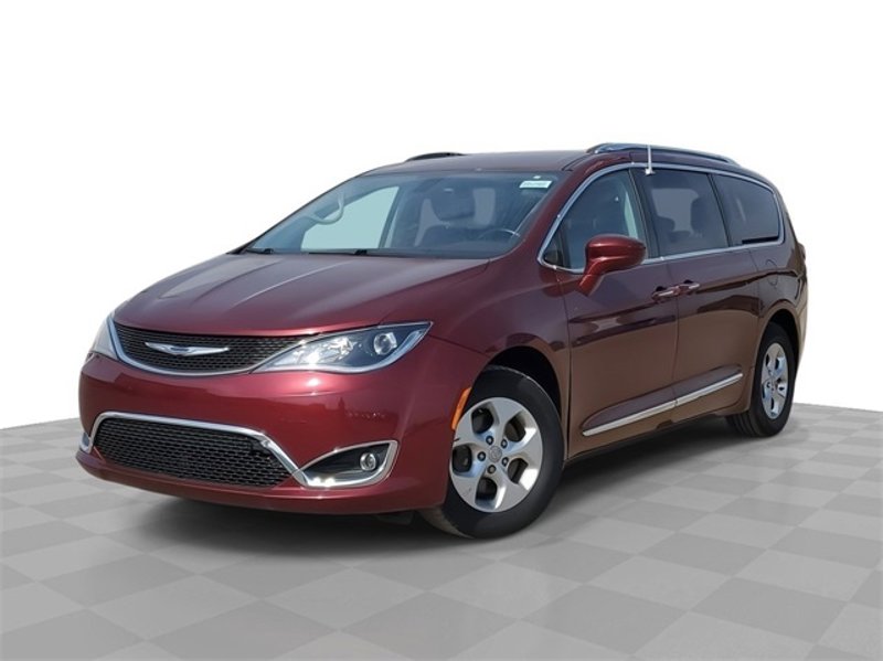 Used 2017 Chrysler Pacifica Touring-L Plus image 1
