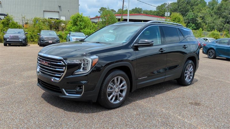 Certified 2024 GMC Terrain SLT image 1