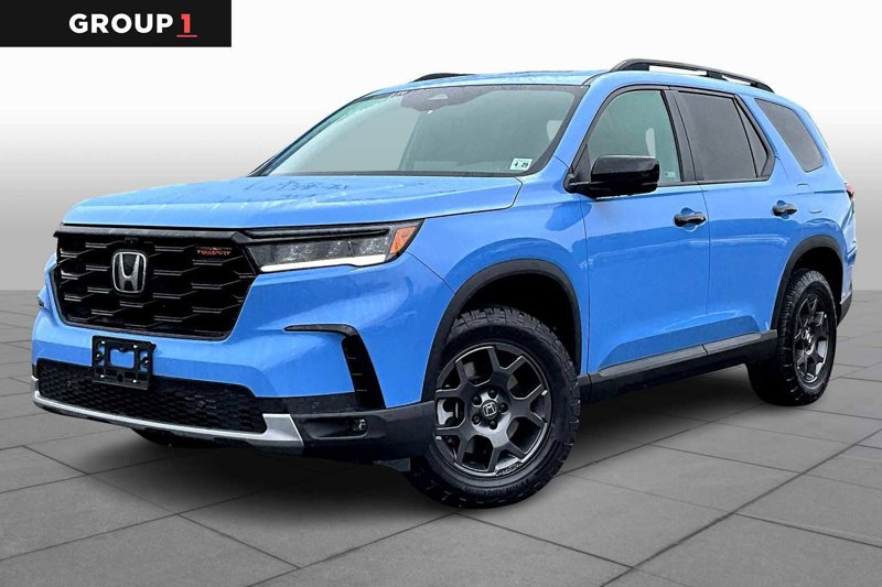 Certified 2025 Honda Pilot TrailSport image 1