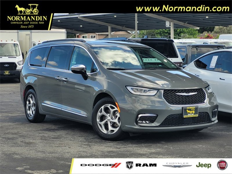 Certified 2023 Chrysler Pacifica Limited image 1