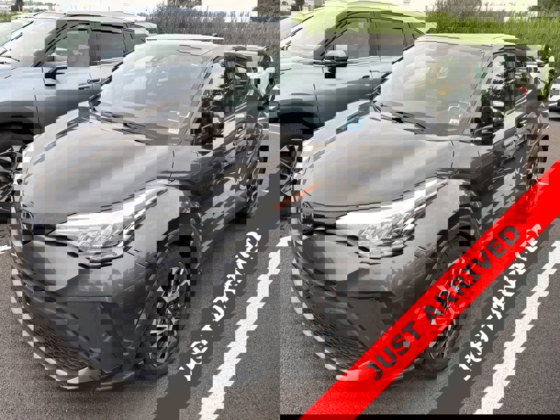 Used 2022 Toyota C-HR XLE image 1