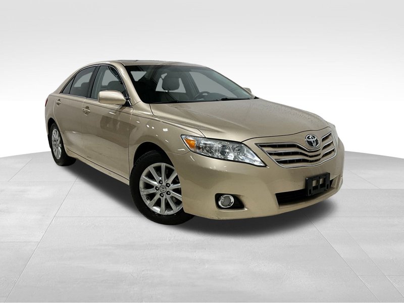 Used 2011 Toyota Camry XLE image 1