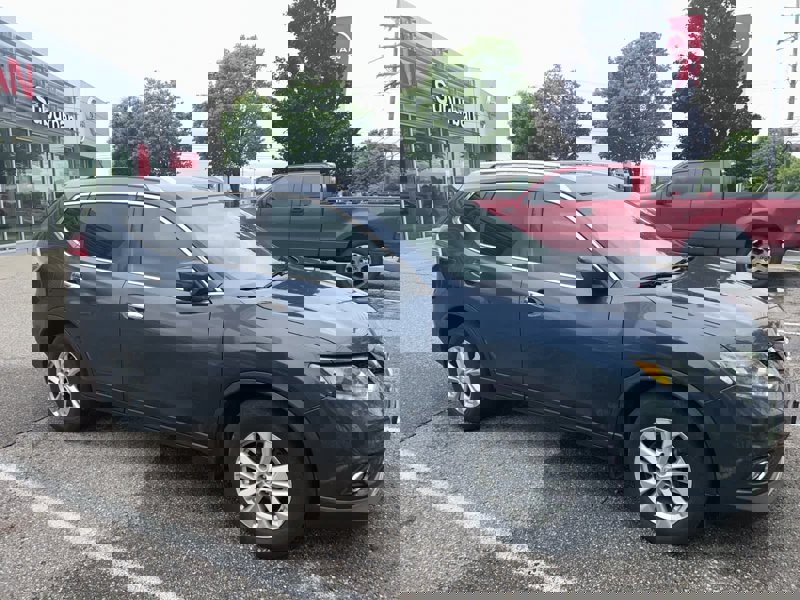Used 2016 Nissan Rogue SV w/ SV Premium Package image 1
