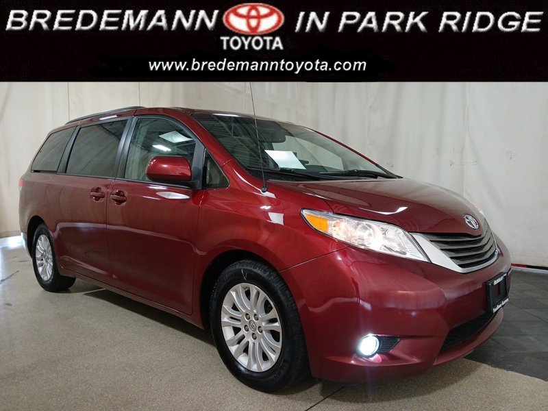 Used 2013 Toyota Sienna XLE image 1