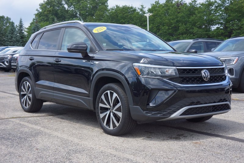 Certified 2023 Volkswagen Taos SE w/ Panoramic Sunroof Package image 1