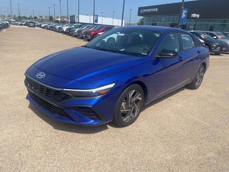 Certified 2025 Hyundai Elantra Sport image 1