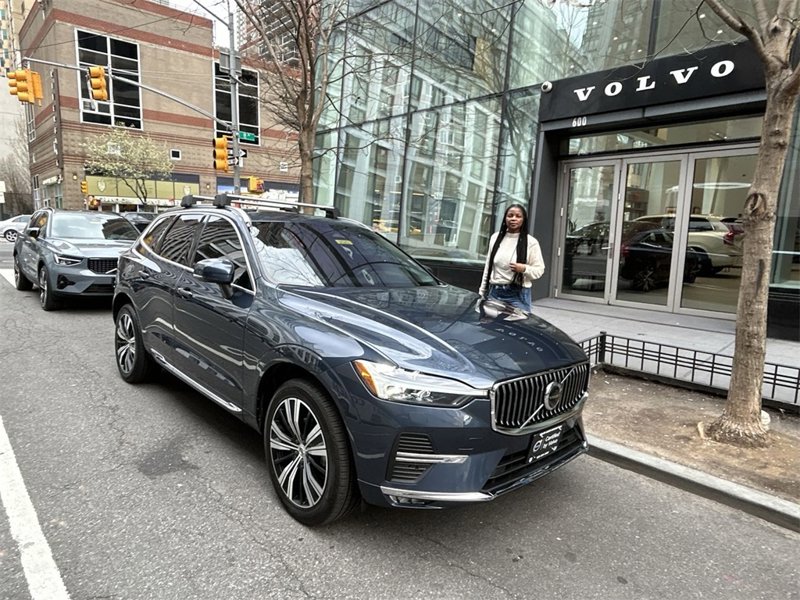 Certified 2022 Volvo XC60 B5 Inscription w/ Climate Package image 1