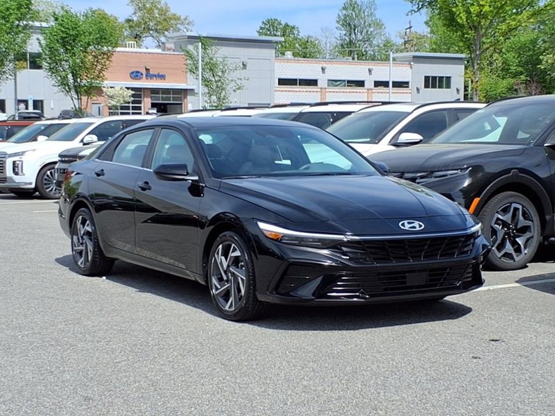 Certified 2025 Hyundai Elantra SEL image 1
