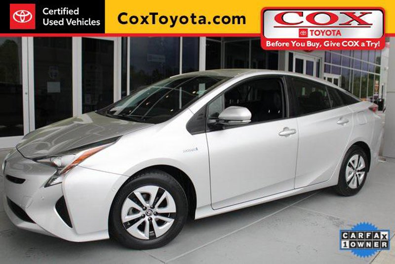 Used 2017 Toyota Prius Four image 1