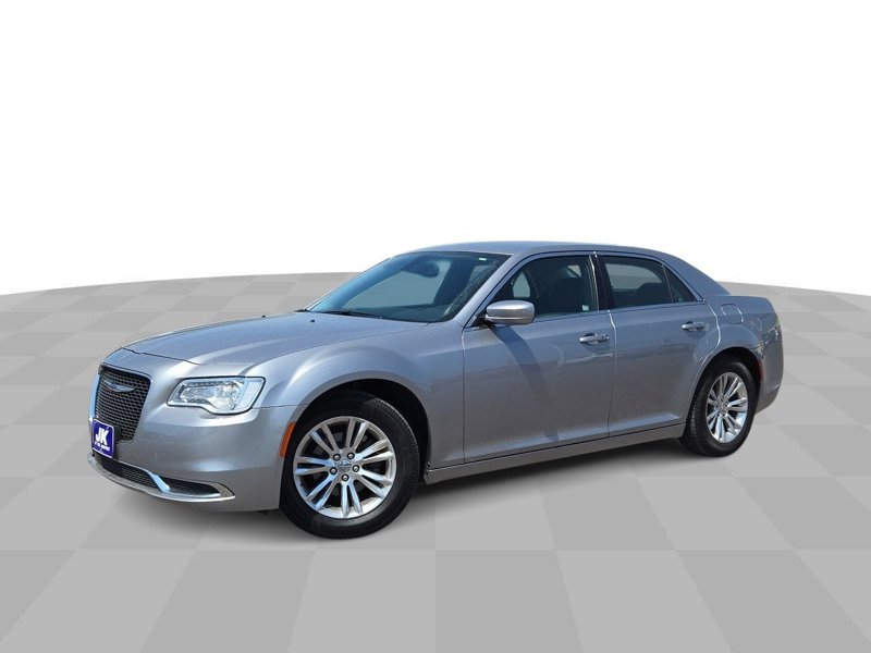 Used 2017 Chrysler 300 Limited image 1