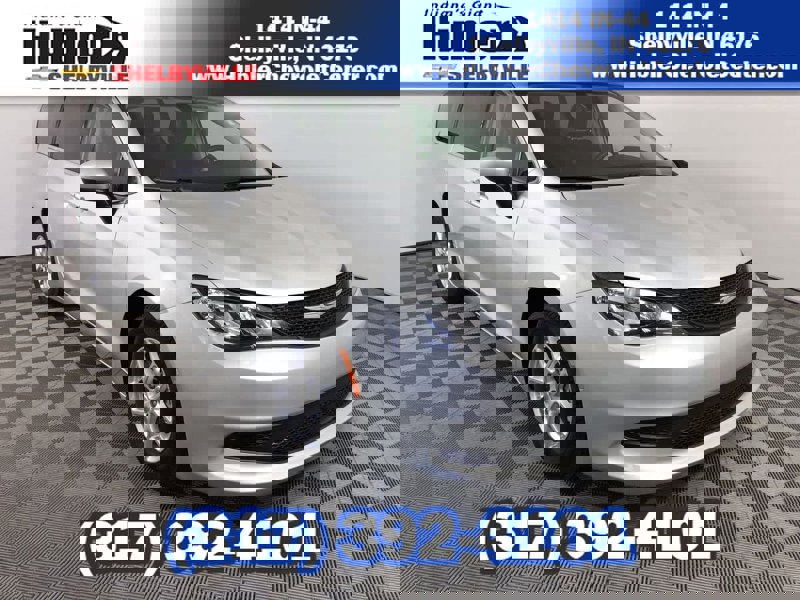 Used 2022 Chrysler Voyager LX image 1