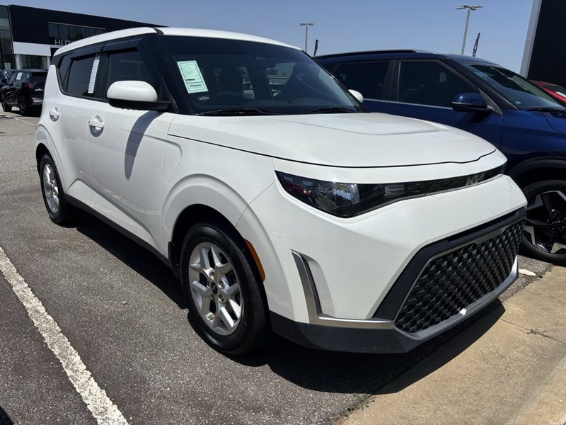 Certified 2023 Kia Soul S image 1