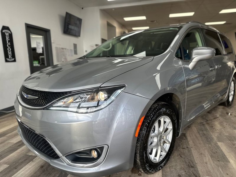 Used 2020 Chrysler Pacifica Touring-L image 1