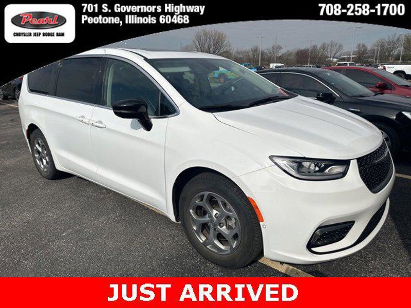 Certified 2024 Chrysler Pacifica Limited w/ Uconnect Theater Family Group image 1